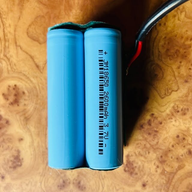 Маркування елементів JM18650 2600mAh 3.7V в акумуляторі Flytec 7.4V